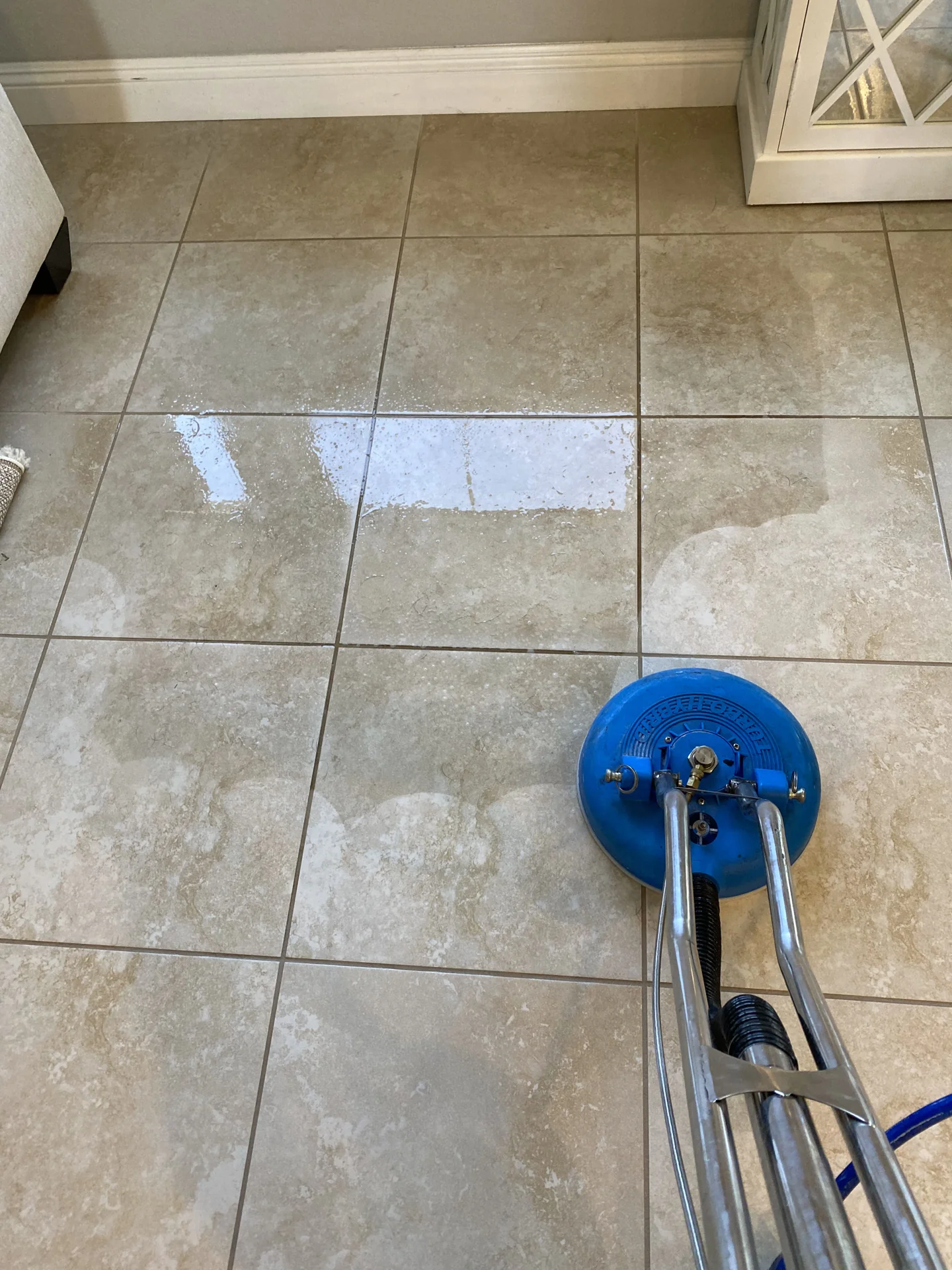 Grasso rotary tile cleaning tool in action